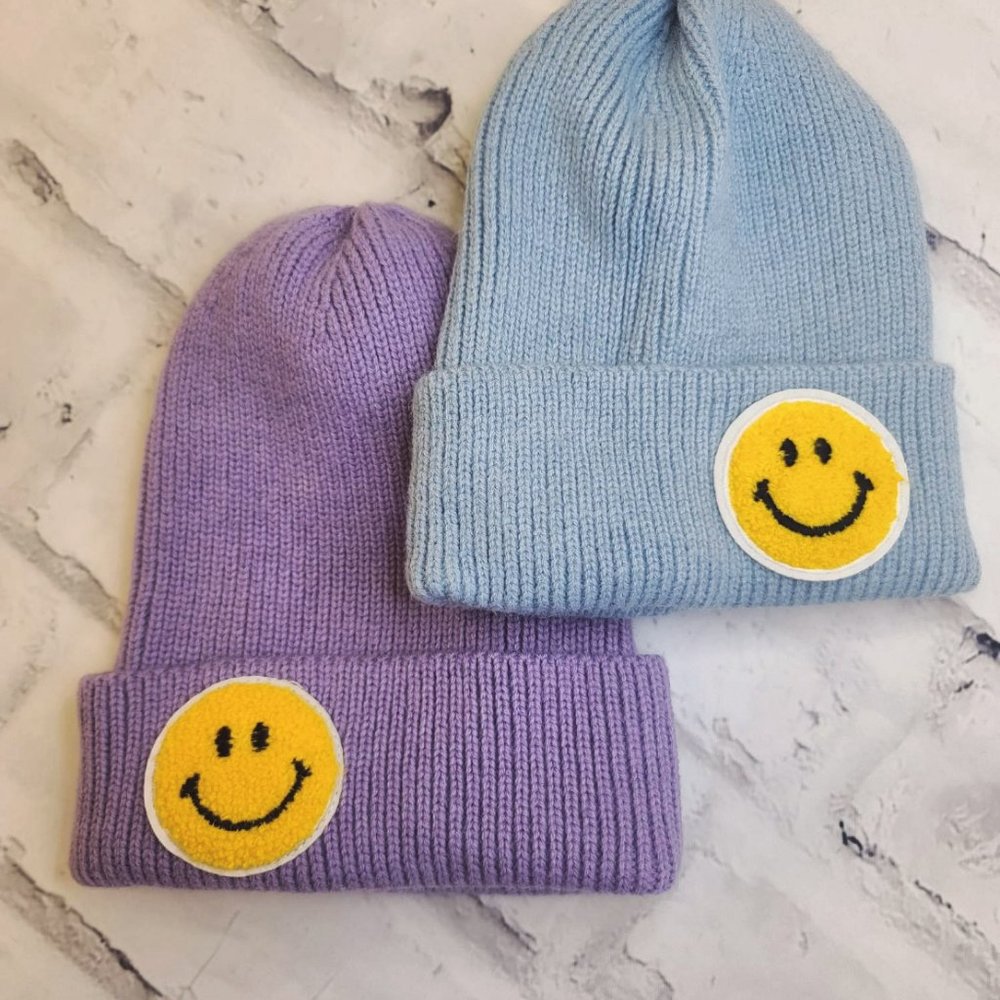 ADULT SMILIE FACE BEANIES